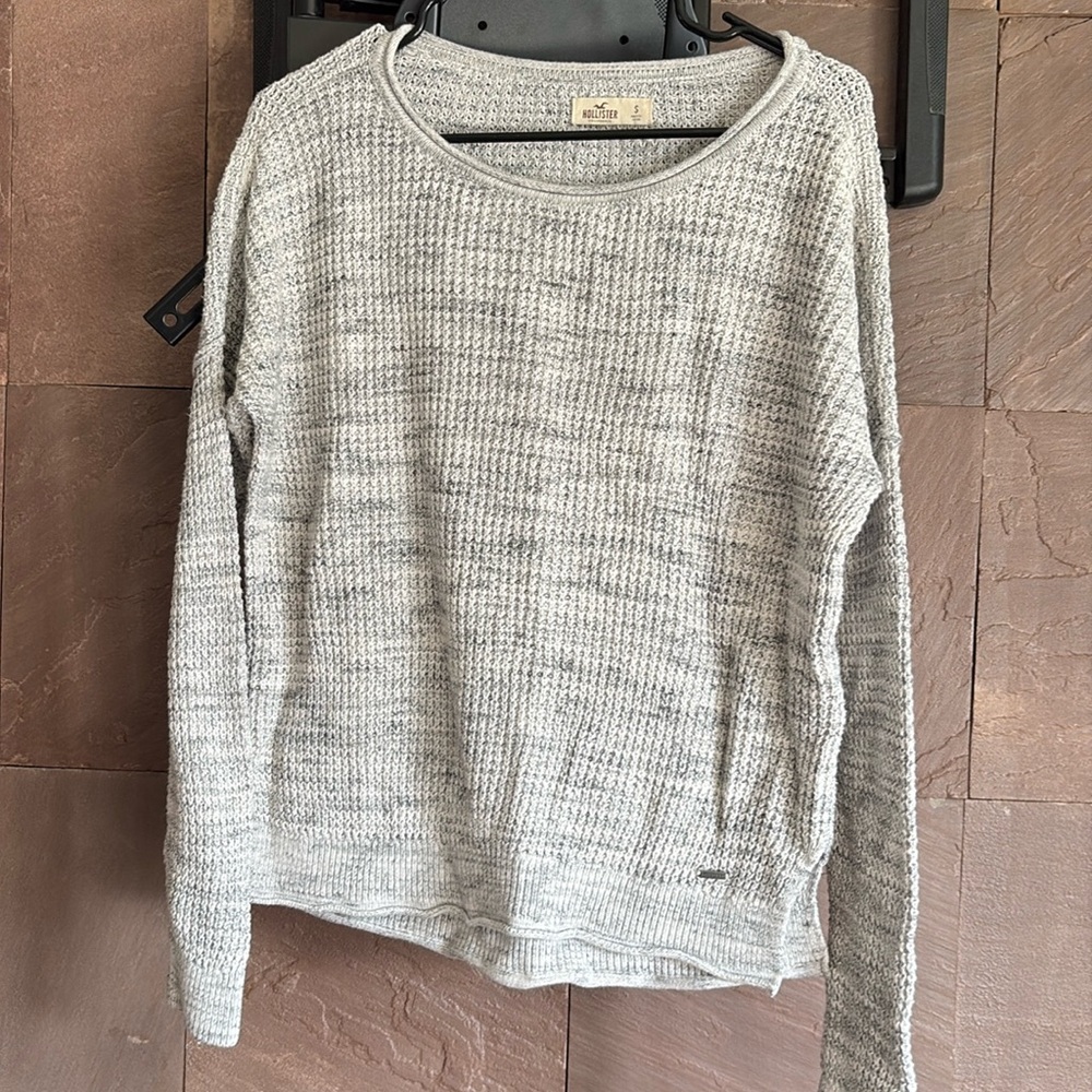 Hollister women’s gray knit sweater size small